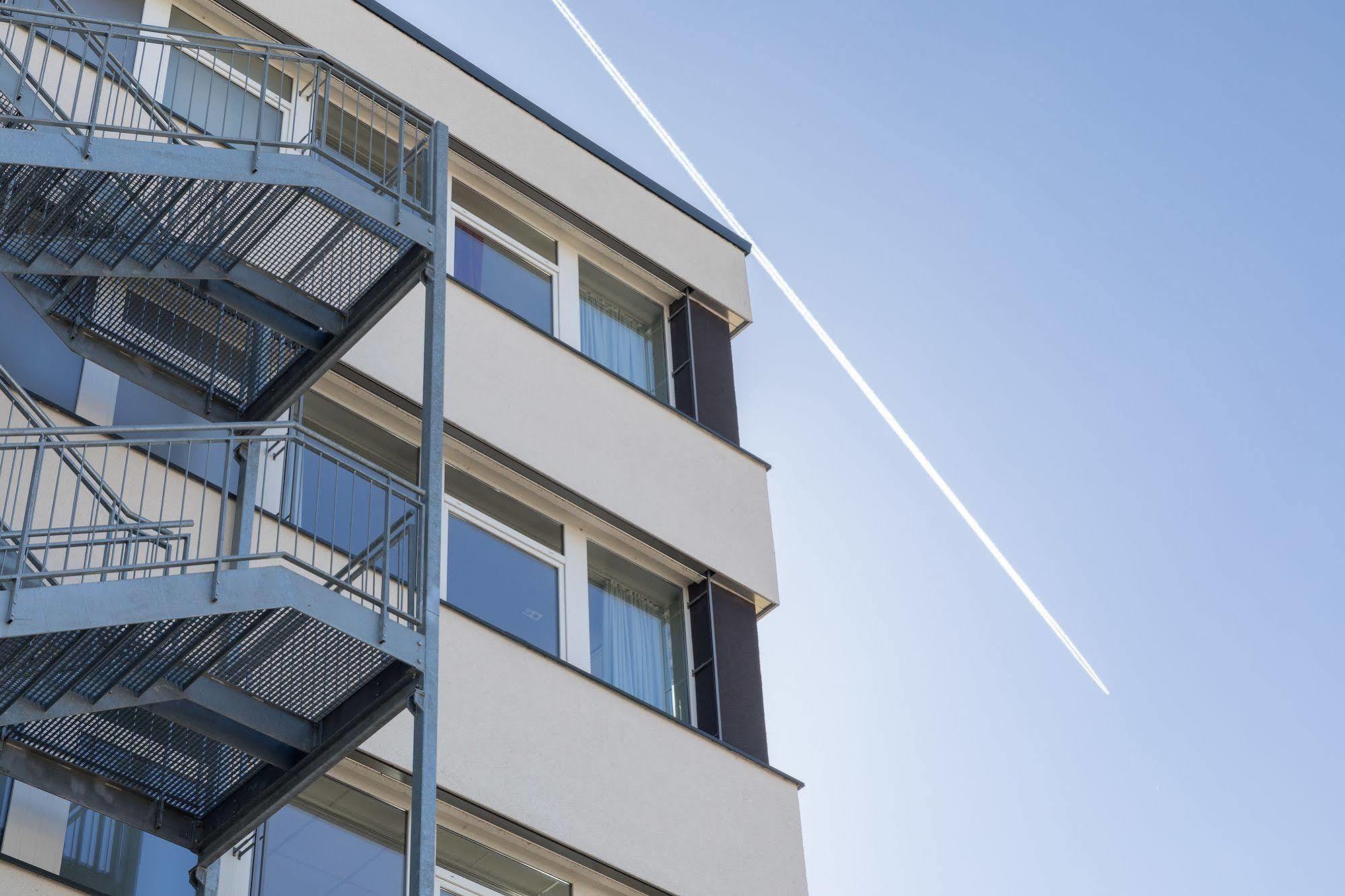 Amh Airport-Messe-Hotel Stuttgart Filderstadt Exterior foto